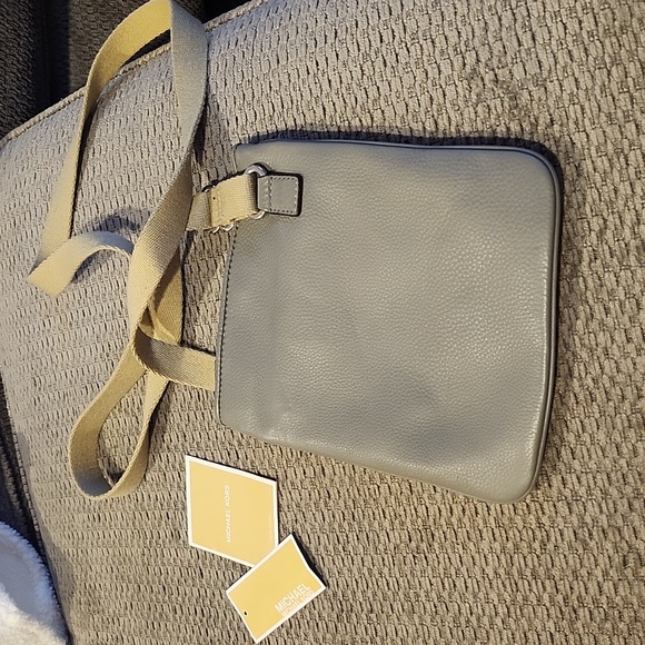 Michael Kors Jet Set Steel Grey LG Crossbody, NEW With Tags - Picture 5 of 10